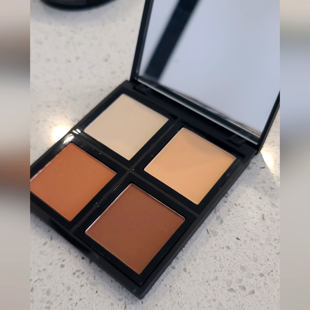 E.L.F contour Palette 83320 light / medium